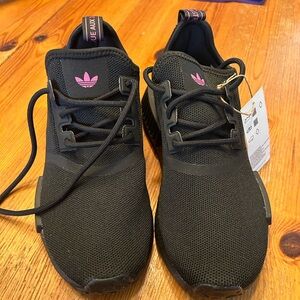 brand new never worn adidas Nmd_r1